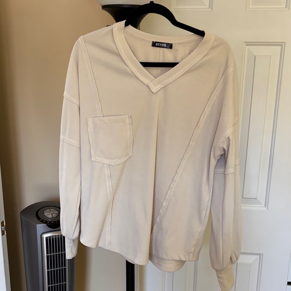 Off White V-Neck Long Sleeve Top PUFF SLEEVES